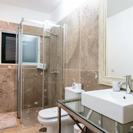 Da Falesia-with Pool And Views