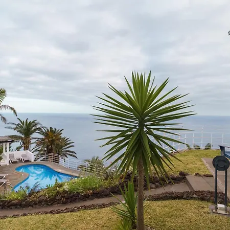 Da Falesia-with Pool And Views